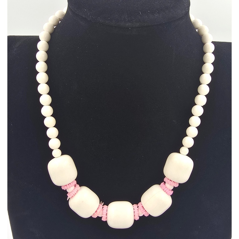 Vintage Pink White Marshmellow Beaded Acrylic Necklace Hong Kong MCM